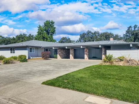 199 White Oak Dr, Santa Rosa, CA 95409