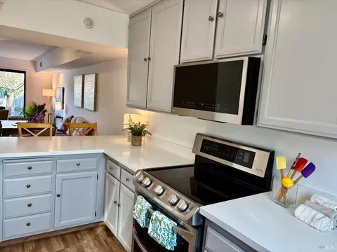 105 Elbridge Ave #E, Cloverdale, CA 95425