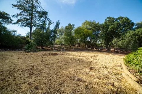 2225 Sunrise Ave, Santa Rosa, CA 95409