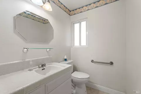 Bath - 1242 Poplar Ave, Willits, CA 95490 photo 2 of 3
