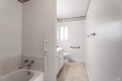 Bath - 1242 Poplar Ave, Willits, CA 95490 photo 3 of 3