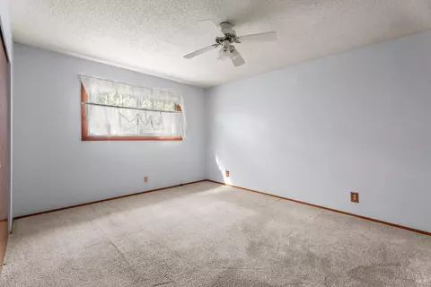 Bedroom - 1242 Poplar Ave, Willits, CA 95490 photo 3 of 4