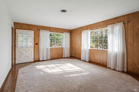 Living - 1242 Poplar Ave, Willits, CA 95490 photo 3 of 4