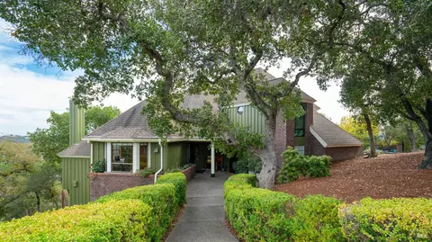 70 Atherton Oaks Dr, Novato, CA 94945