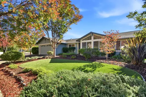 1804 Sherwood Ct, Santa Rosa, CA 95405
