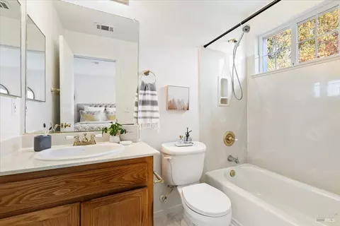 Bath - 803 Daniels Ave, Vallejo, CA 94590 photo 1 of 2