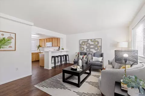 Living - 803 Daniels Ave, Vallejo, CA 94590 photo 5 of 5