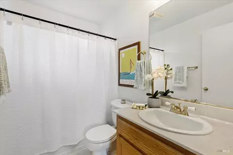 Bath - 803 Daniels Ave, Vallejo, CA 94590 photo 2 of 2