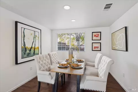 Dining - 803 Daniels Ave, Vallejo, CA 94590 photo 1 of 2