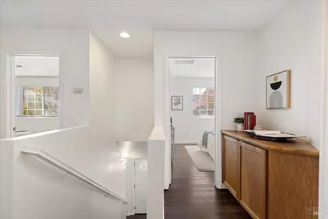 Entry Way - 803 Daniels Ave, Vallejo, CA 94590 photo 2 of 2