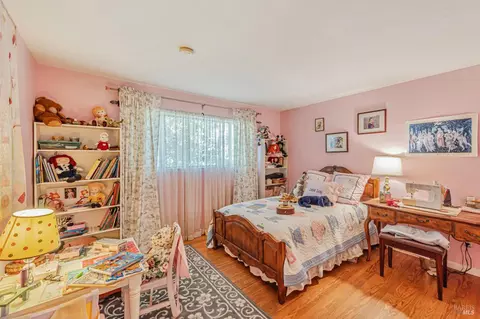 Bedroom - 3590 Burnside Rd, Sebastopol, CA 95472 photo 1 of 8
