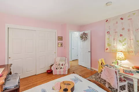 Bedroom - 3590 Burnside Rd, Sebastopol, CA 95472 photo 3 of 8