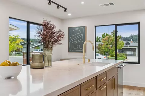 Kitchen - 145 Yolo St, Corte Madera, CA 94925 photo 7 of 8