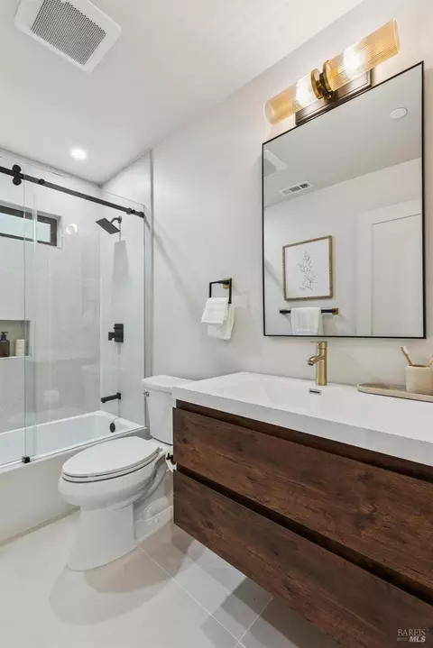 Bath - 145 Yolo St, Corte Madera, CA 94925 photo 8 of 9