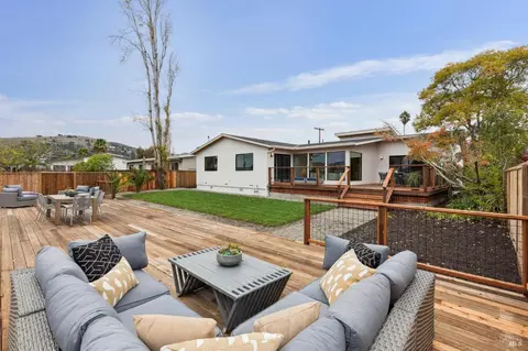 Exterior - 145 Yolo St, Corte Madera, CA 94925 photo 2 of 17