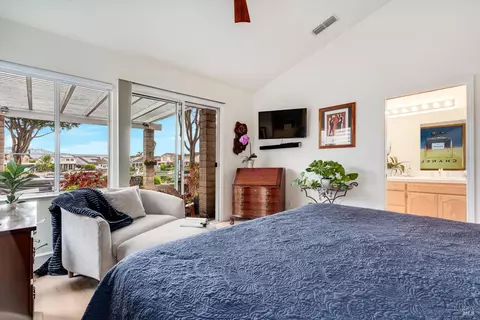 Bedroom - 30 Peninsula Ct, Napa, CA 94559 photo 6 of 8