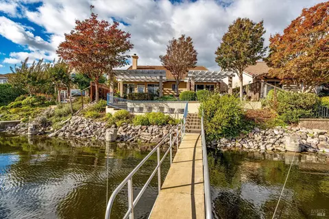 Exterior - 30 Peninsula Ct, Napa, CA 94559 photo 13 of 15