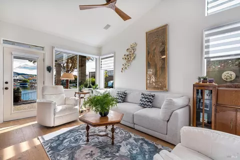 Living - 30 Peninsula Ct, Napa, CA 94559 photo 3 of 3