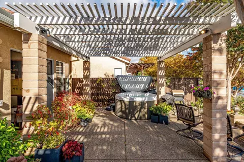 Exterior - 30 Peninsula Ct, Napa, CA 94559 photo 7 of 15