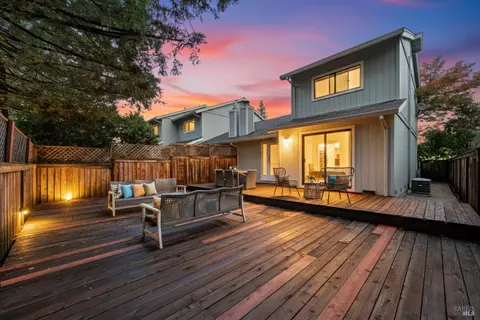 19 W Vanessa Ct, Napa, CA 94558