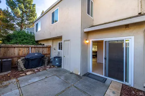 Exterior - 337 Eldridge Ave, Vacaville, CA 95688 photo 6 of 9