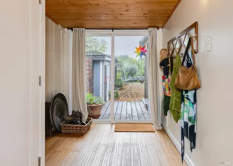 Entry Way - 340 Payran St, Petaluma, CA 94952 photo 1 of 1