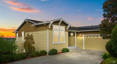 233 Jacquelyn Ln, Petaluma, CA 94952