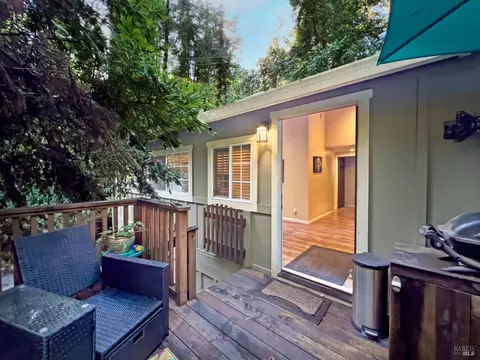 14707 Willow Rd, Rio Nido, CA 95471