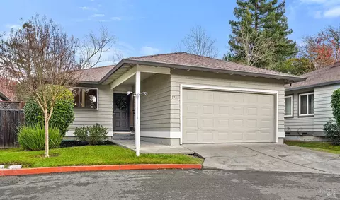 1733 Burgundy Pl NW, Santa Rosa, CA 95403