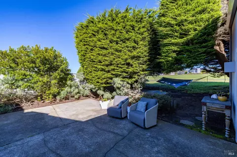 Exterior - 21002 Heron Dr, Bodega Bay, CA 94923 photo 7 of 20