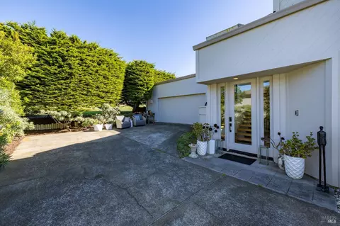 Exterior - 21002 Heron Dr, Bodega Bay, CA 94923 photo 6 of 20
