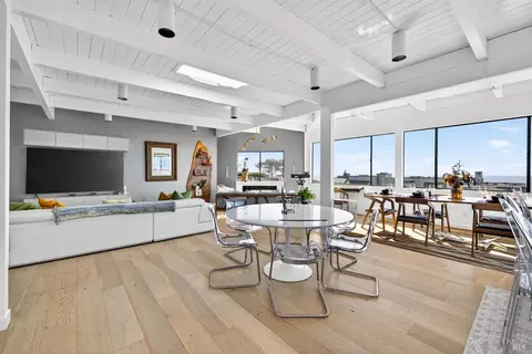 Dining - 21002 Heron Dr, Bodega Bay, CA 94923 photo 4 of 12