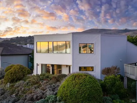 Exterior - 21002 Heron Dr, Bodega Bay, CA 94923 photo 2 of 20