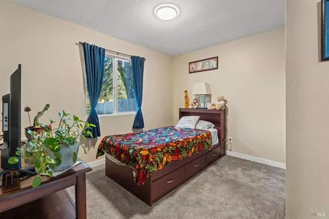 Bedroom - 26861 Oriole Dr, Willits, CA 95490 photo 1 of 3