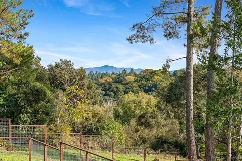 789 Pleasant Hill Rd, Sebastopol, CA 95472