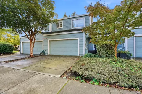 1810 Carneros Cir, Petaluma, CA 94954
