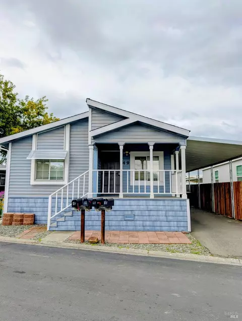 49 Del Paso Ct, Vacaville, CA 95687