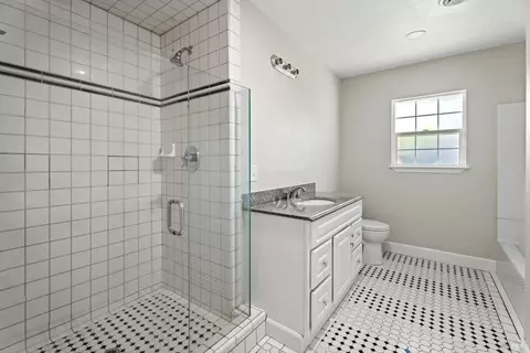 Bath - 409 Luce Ave, Ukiah, CA 95482 photo 2 of 2