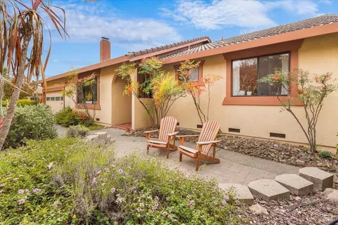 805 Montrose Ct, Santa Rosa, CA 95409