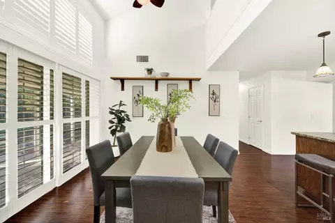 Dining - 1355 W H St, Dixon, CA 95620 photo 3 of 5