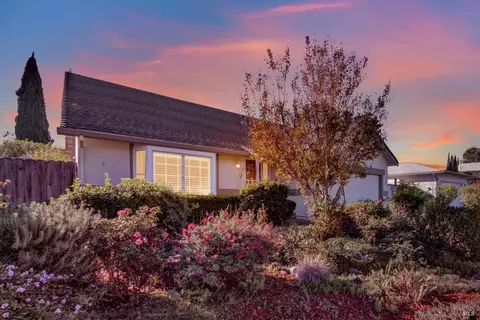 1355 W H St, Dixon, CA 95620