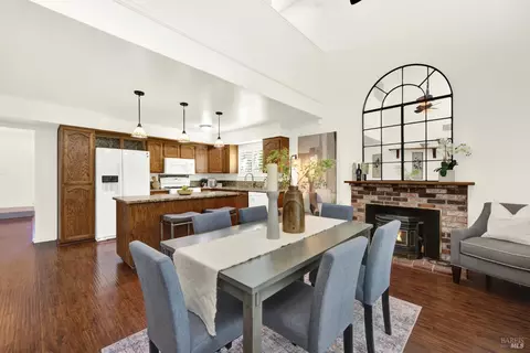 Dining - 1355 W H St, Dixon, CA 95620 photo 5 of 5