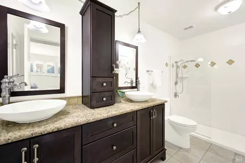 Bath - 1355 W H St, Dixon, CA 95620 photo 2 of 3