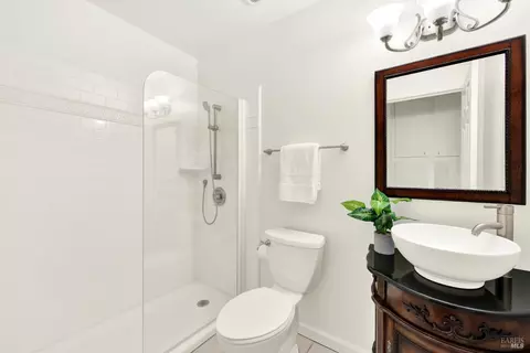 Bath - 1355 W H St, Dixon, CA 95620 photo 3 of 3