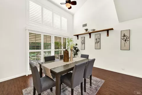 Dining - 1355 W H St, Dixon, CA 95620 photo 2 of 5