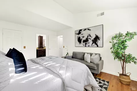 Bedroom - 1355 W H St, Dixon, CA 95620 photo 4 of 6