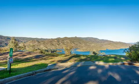 135 Poppy Ln, Napa, CA 94558