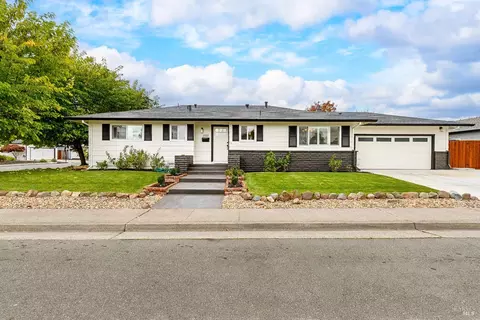2001 Willow Dr, Petaluma, CA 94954