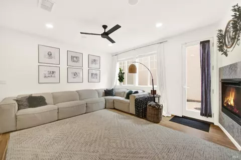 Living - 741 Greentree Cir, Fairfield, CA 94534 photo 1 of 4