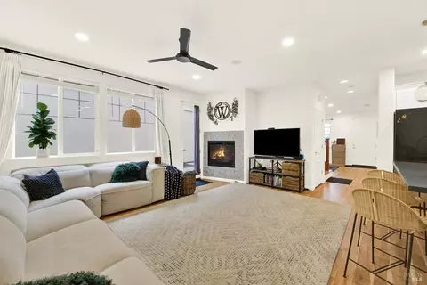 Living - 741 Greentree Cir, Fairfield, CA 94534 photo 4 of 4